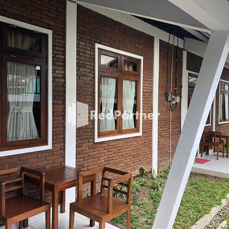 Rifka Annisa Guesthouse Syariah Redpartner Yogyakarta Exteriör bild