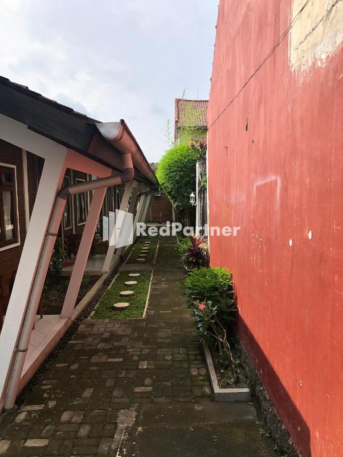 Rifka Annisa Guesthouse Syariah Redpartner Yogyakarta Exteriör bild