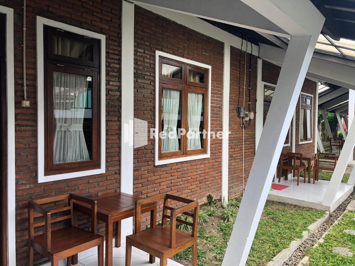 Rifka Annisa Guesthouse Syariah Redpartner Yogyakarta Exteriör bild