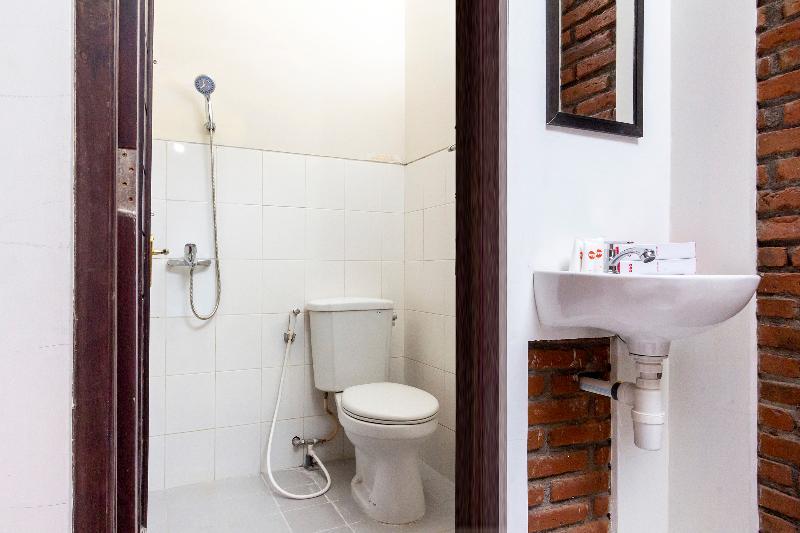 Rifka Annisa Guesthouse Syariah Redpartner Yogyakarta Exteriör bild